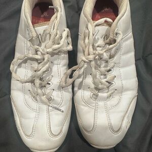 White Sneakers with Low-Top Design and Textured Surface